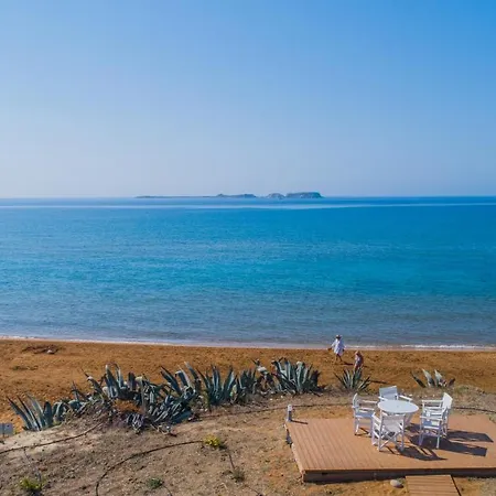 Grand Blue Beach & Suites شقة