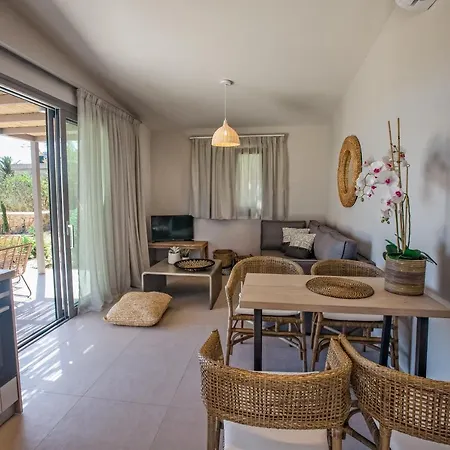 Grand Blue Beach & Suites شقة Xi Beach