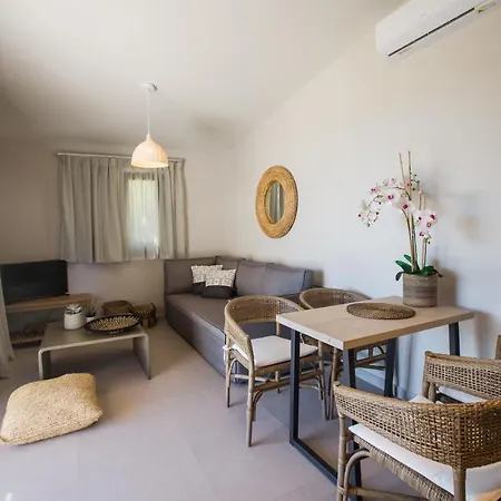 Grand Blue Beach & Suites شقة Xi Beach
