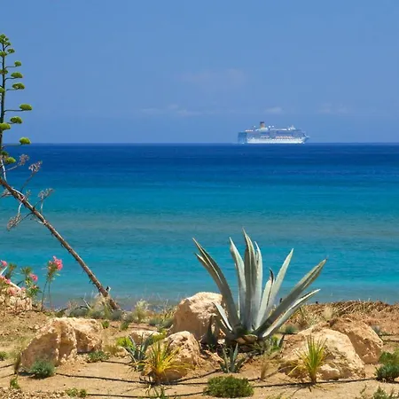 Grand Blue Beach & Suites شقة