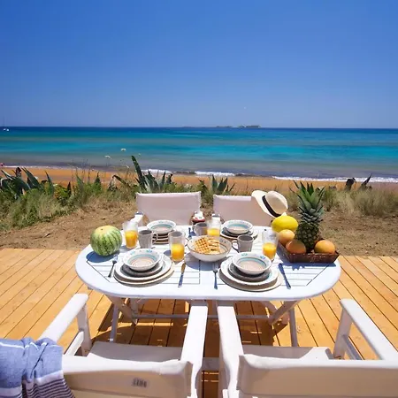 Grand Blue Beach & Suites شقة